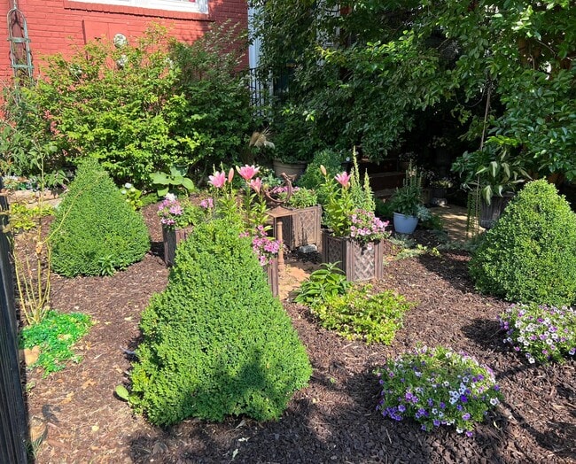 Building Photo - 721 12th St SE