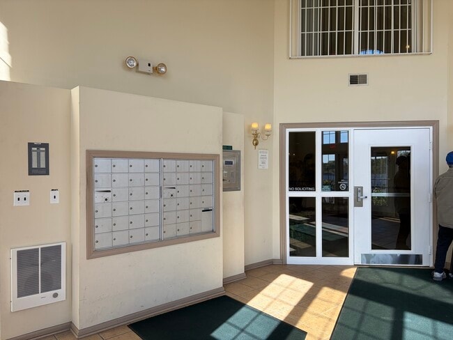 Building Photo - 57 Hunt Club Dr