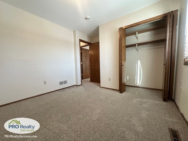 Building Photo - 3 Bedroom Home **Free February Rent with a February 2026 Move In**