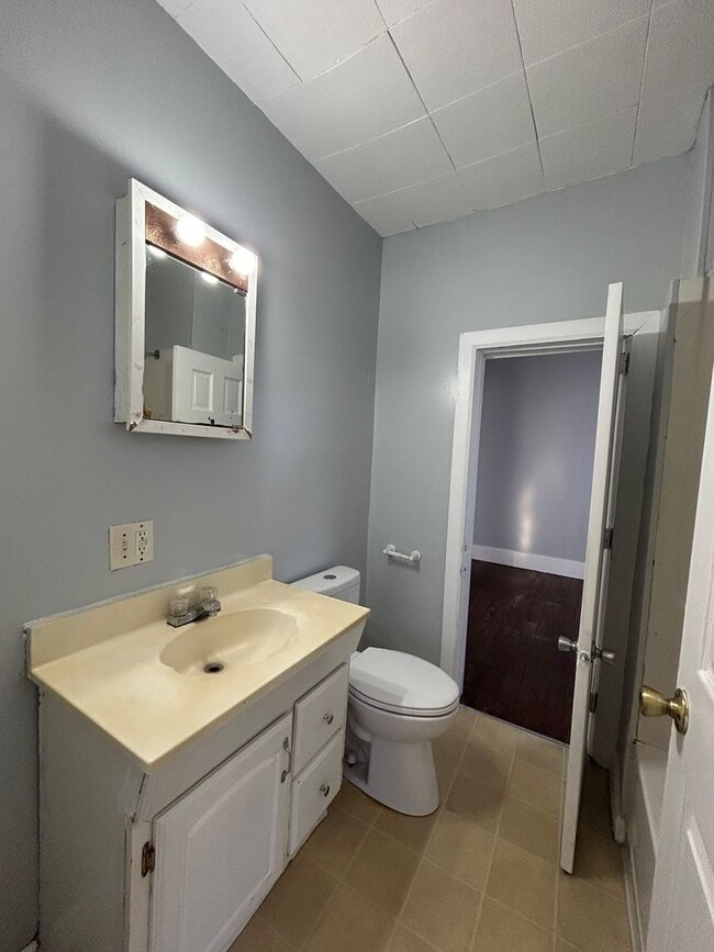 Building Photo - 1829 Frances Ave