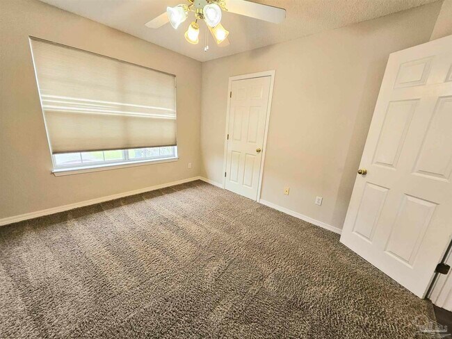 Building Photo - 3331 Two Sisters Wy