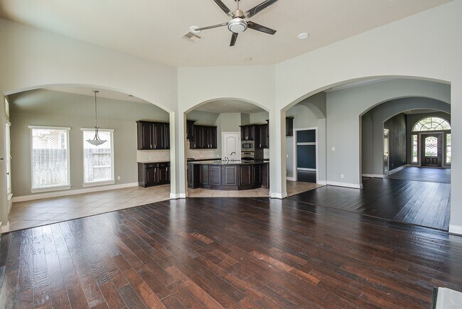 Building Photo - 28803 Davenport Dr