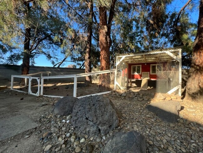 Building Photo - Charming 3 Bedroom 2 Bath with Large Backyard on Corner lot