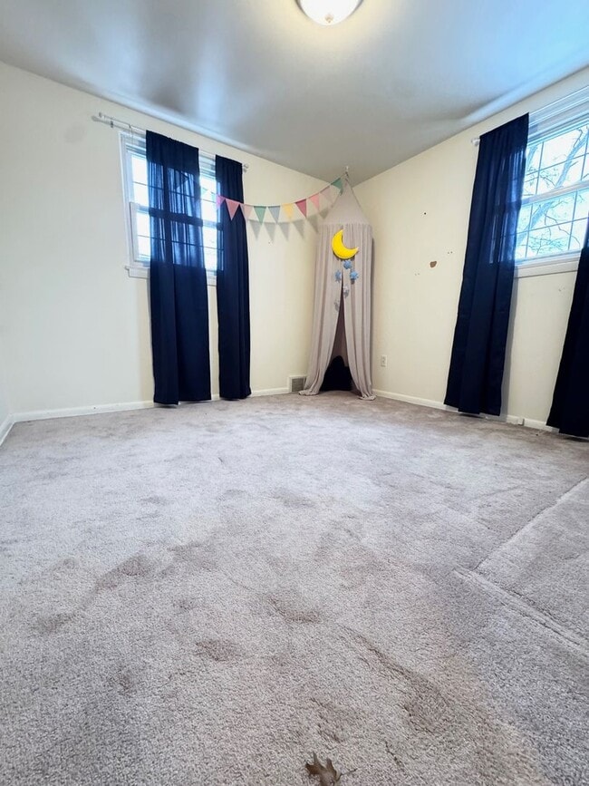 Building Photo - Spacious 4 Bedroom Home in Monroeville