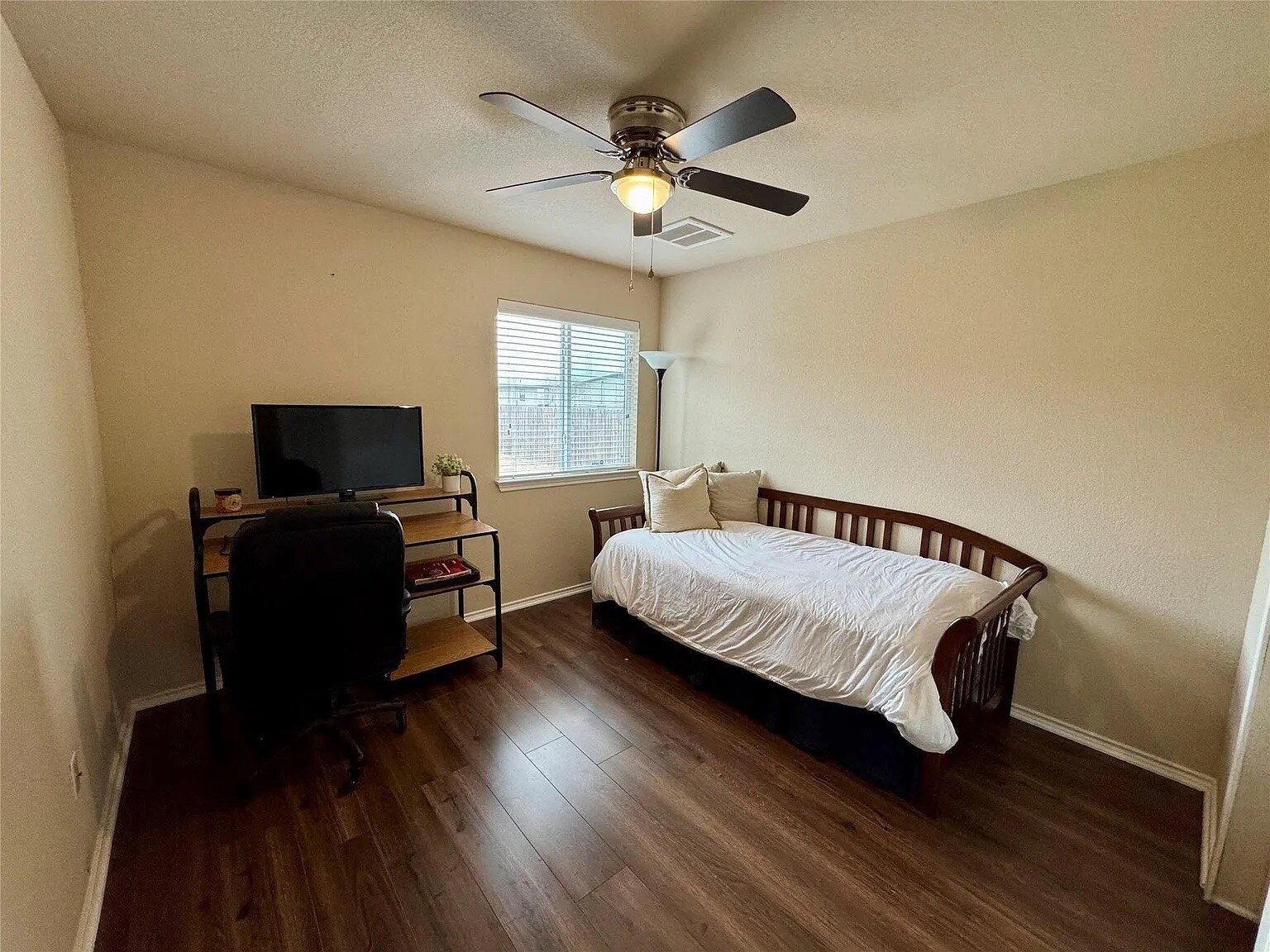 Building Photo - Room in House on Nottingham Loop