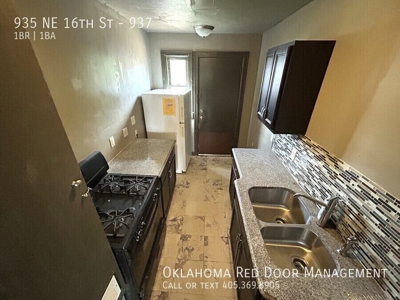 Building Photo - 935 NE 16th St