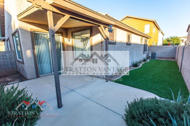 Building Photo - 1131 E Ferrara St