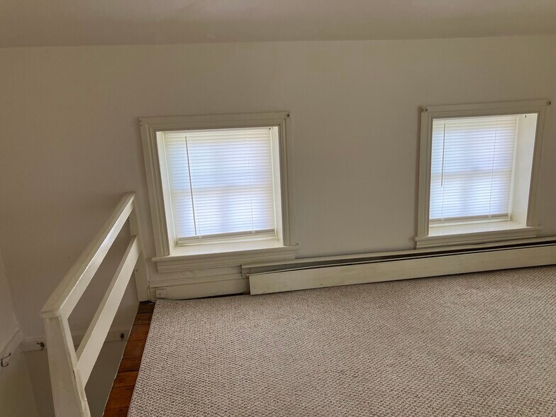 Building Photo - 228 W Franklin St