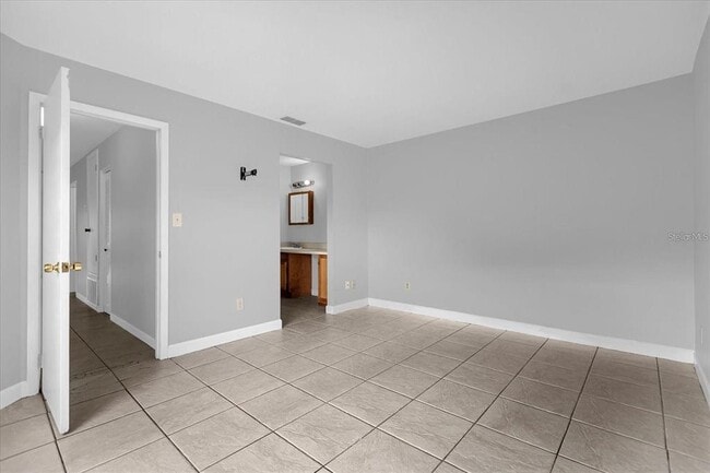 Building Photo - 10001 Bynum Ct
