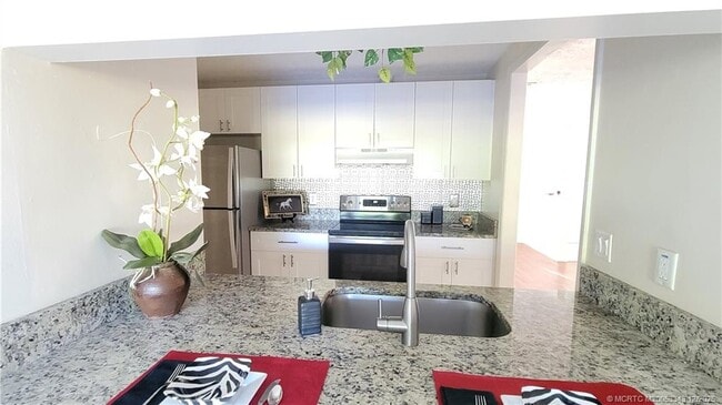 Building Photo - 2149 SE Dolphin Rd