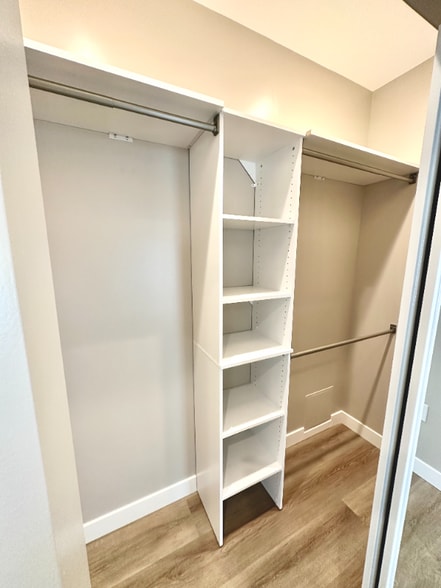 Building Photo - 8436 Oakdale Ave