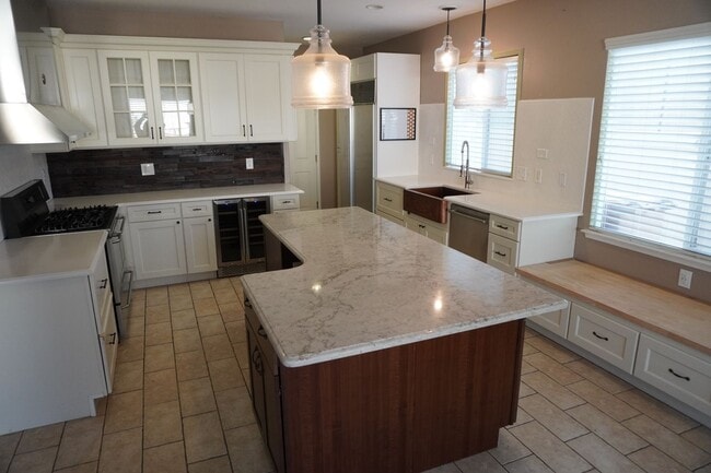 Building Photo - Beautiful Home in Gated Community!