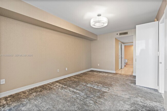 Building Photo - 1850 S Ocean Dr