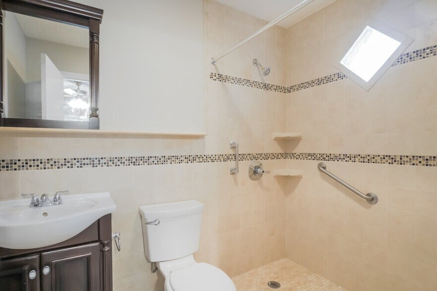 Building Photo - 820 Wynfield Cir