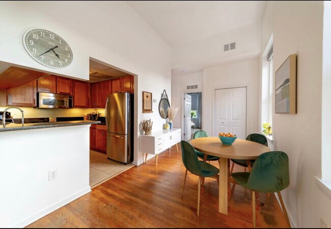 Building Photo - 187 WAYNE St