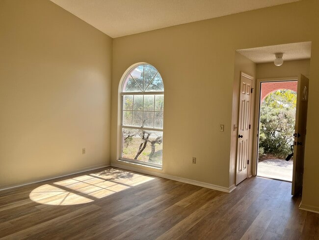 Building Photo - 4993 Reagen Way