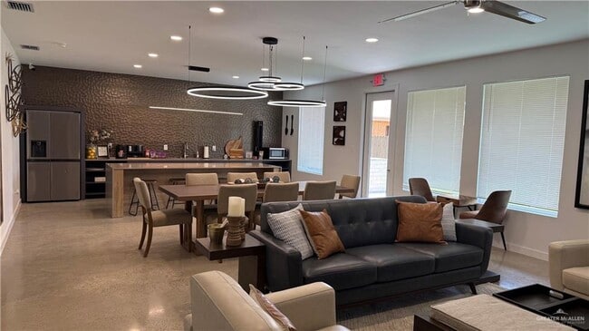 Building Photo - 27 Peach Ln