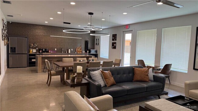 Building Photo - 28 Onyx Dr