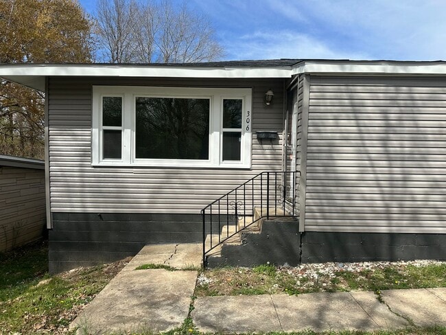 Building Photo - Duplex in Benton