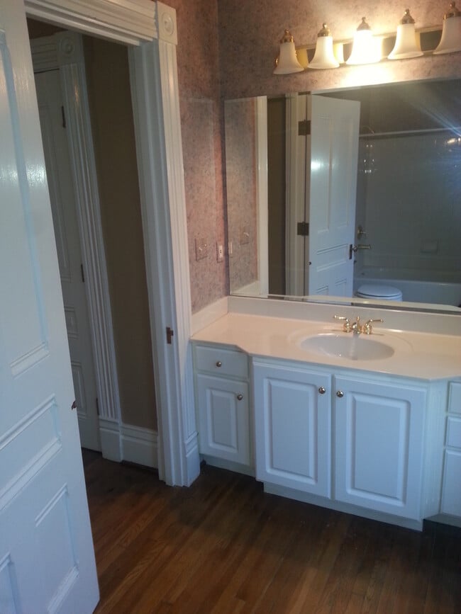 Building Photo - Beautiful 2 bedroom 3 bath condo in the Cherokee Triangle/ Highlands area- ready mid May