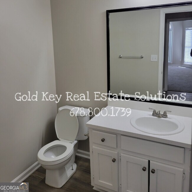 Building Photo - 915 Burning Bush Dr