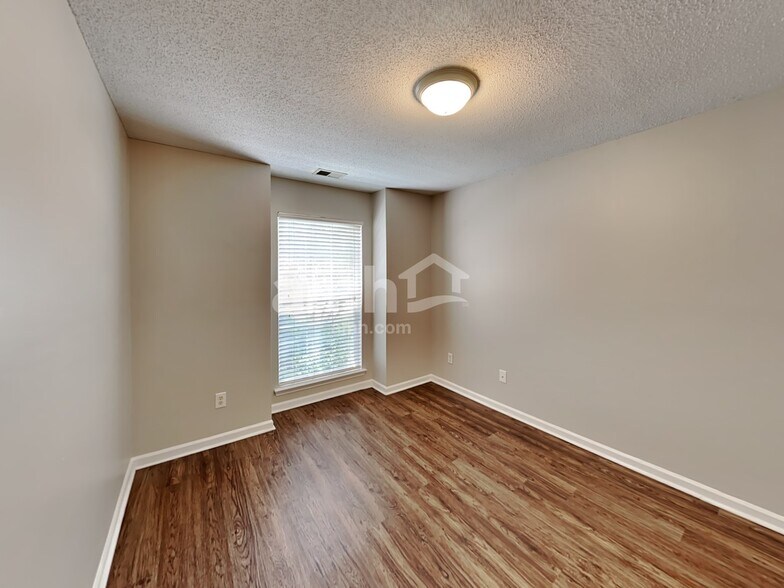 Building Photo - 1720 Silverberry Ct