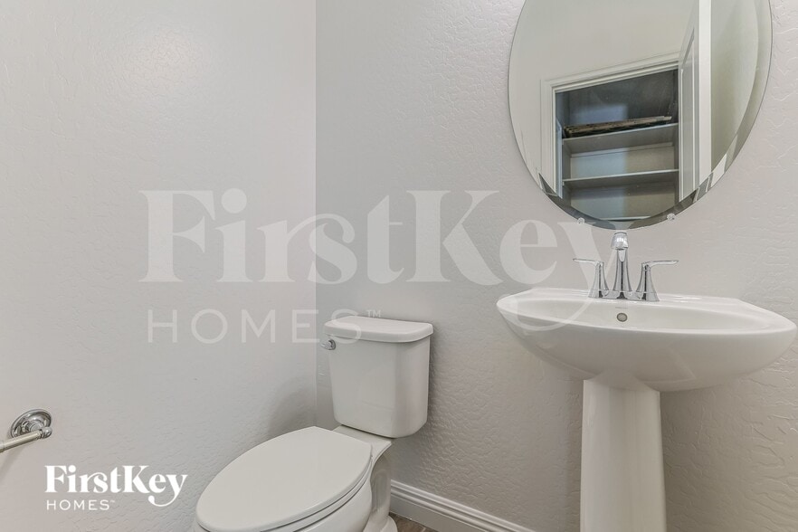 Building Photo - 257 N Sunrise