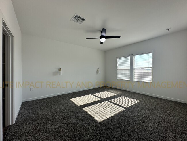 Building Photo - 11112 S Weismann Dr