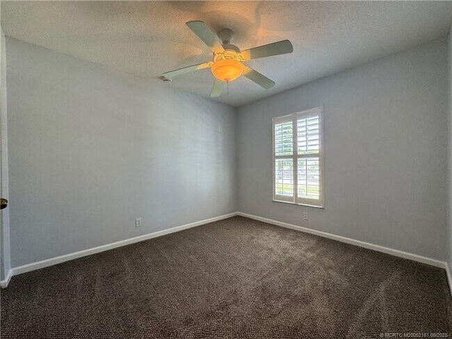 Building Photo - 4567 SE Murray Cove Cir