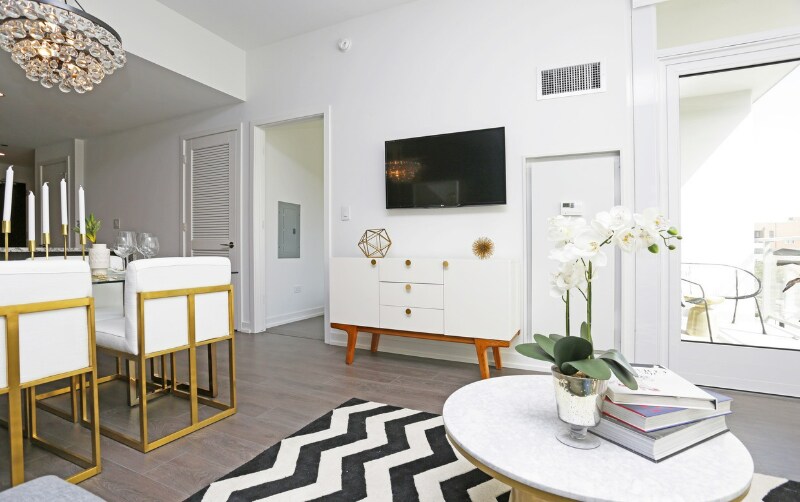 Building Photo - 740 N Hudson Ave