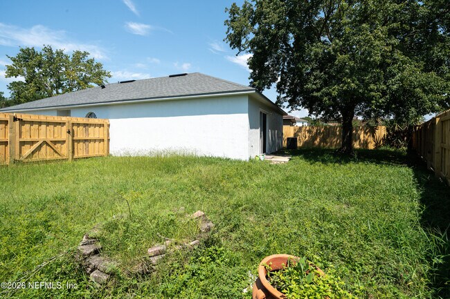 Building Photo - 8451 Oak Crossing Dr W