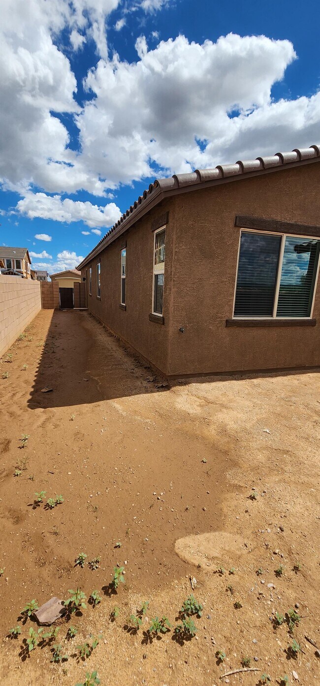 Building Photo - 7822 S Wolf Creek Dr