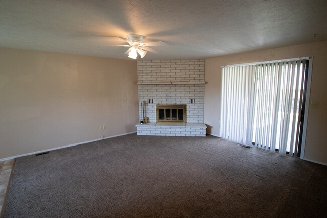 Building Photo - 889 NW 4th Ave