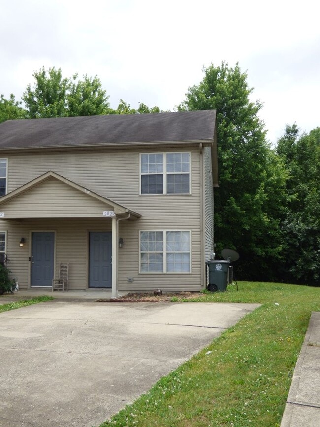 Building Photo - Beautiful Townhouse! All Electric, Washer/...