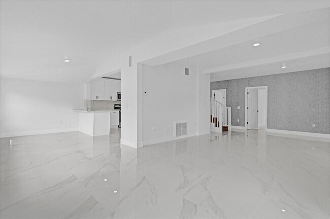 Building Photo - 5851 SE Drew Rd