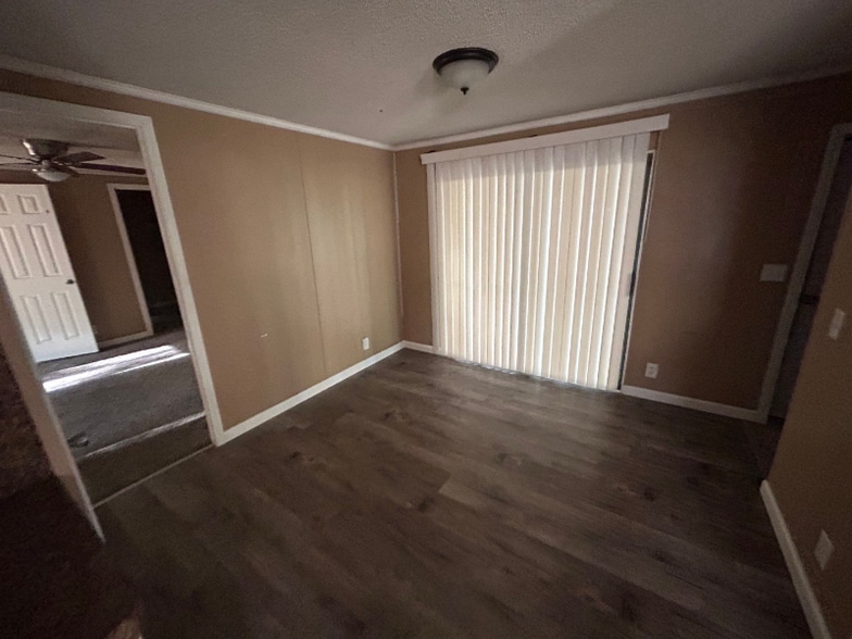Building Photo - 1048 Clara Ln
