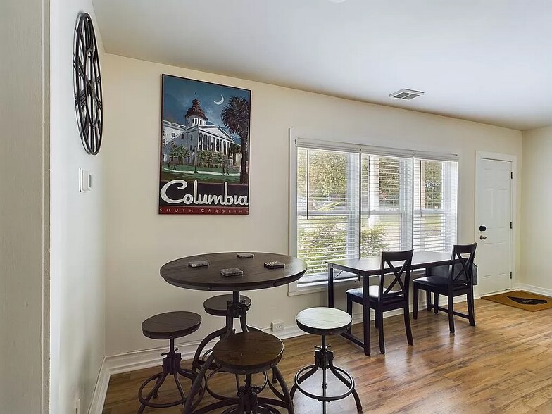 Dining Area - 3718 Live Oak St