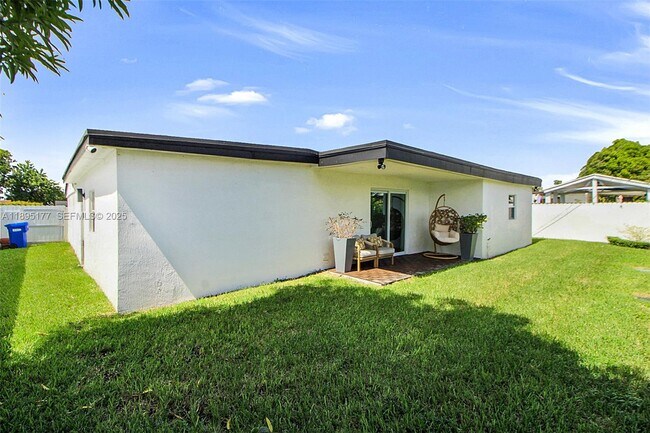 Building Photo - 18361 NE 20th Pl