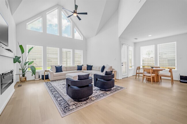 Building Photo - 8211 Boundary Waters Dr