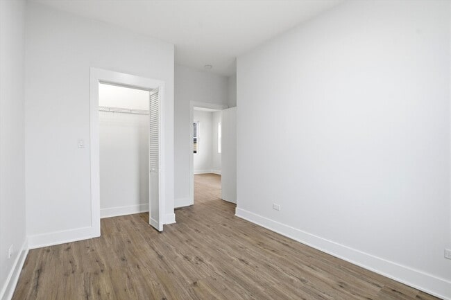 Building Photo - 3040 N Drake Ave