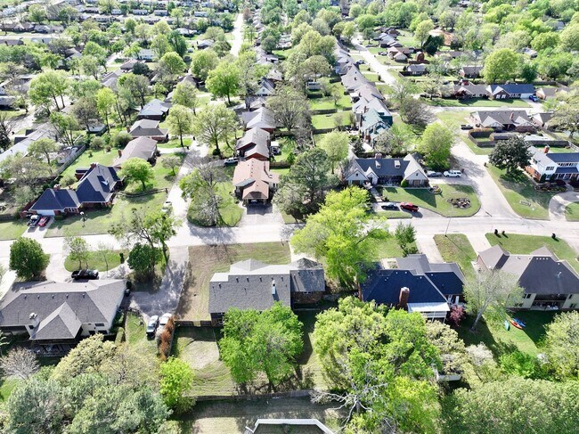 Building Photo - Spacious 4 Bed Home in Prime Claremore Location