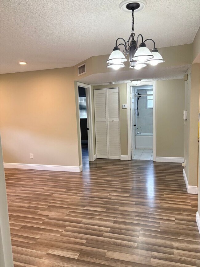 Building Photo - SPECIAL*** 1/2 OFF THE 2nd Months Rent - Q...