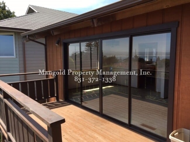 Building Photo - Spacious 3 Bed 2 Bath With Panoramic Ocean...