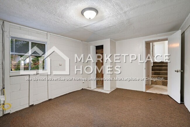 Building Photo - 1051 Scott Rd