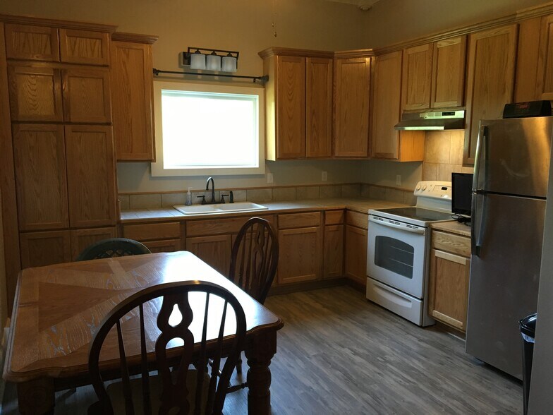Kitchen - 1039 lady of the lake rd