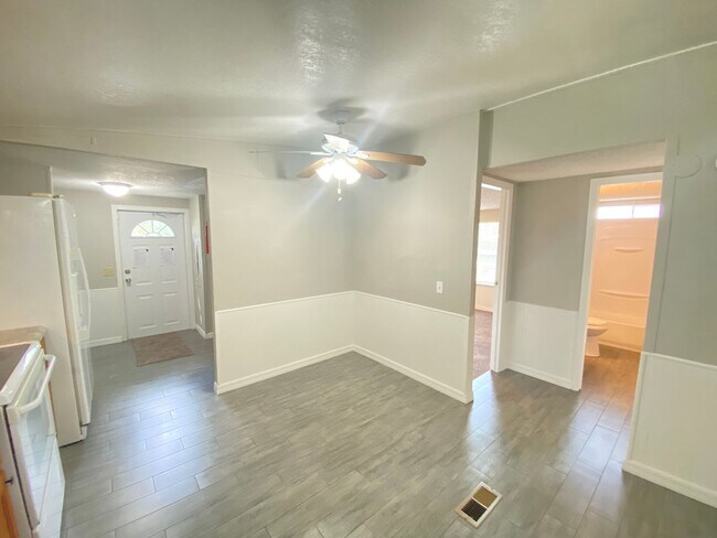 Building Photo - 1770 Holliday Dr