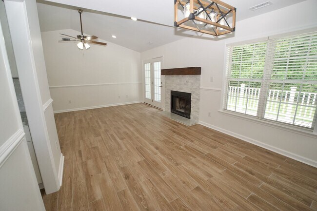 Building Photo - 210 Hayden Pl