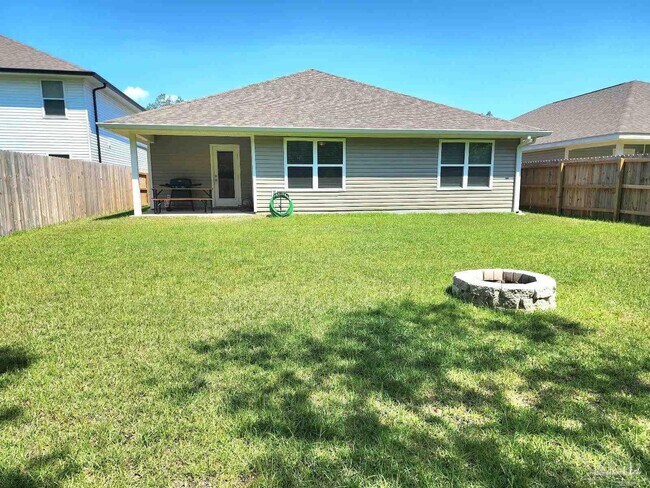 Building Photo - 5379 Peach Dr