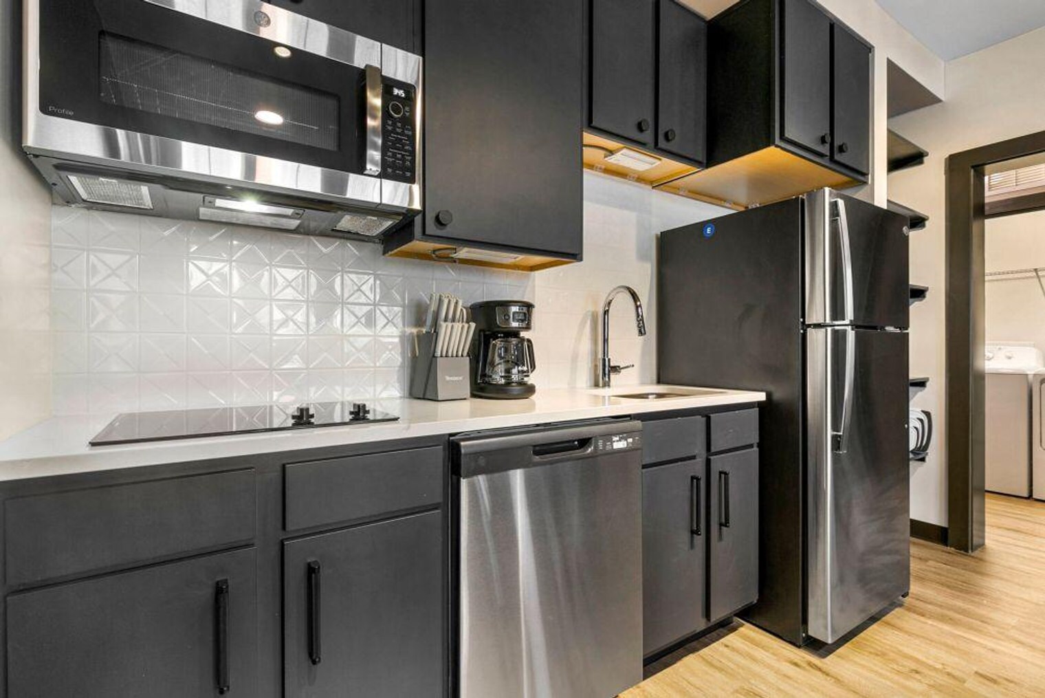 Building Photo - 611 Commerce St