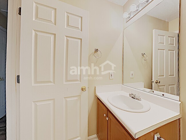 Building Photo - 7745 Poppy Dr